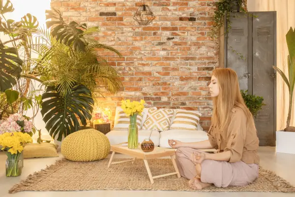 Decore um espaço de  Meditação em Casa, integrando a energia das plantas