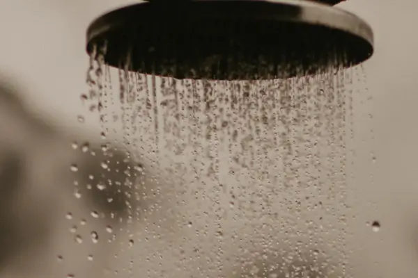 Qual melhor chuveiro elétrico para economizar energia na conta de luz